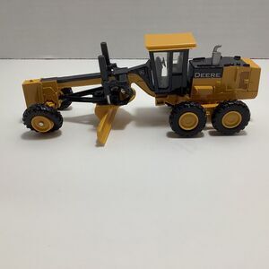 John Deere Yellow Black Grader ERTL Model F04 Road Maintainer